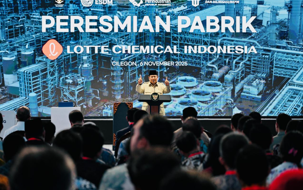 Presiden Prabowo Resmikan Pabrik Petrokimia Terbesar di ASEAN, Tonggak Baru Hilirisasi Industri Nasional